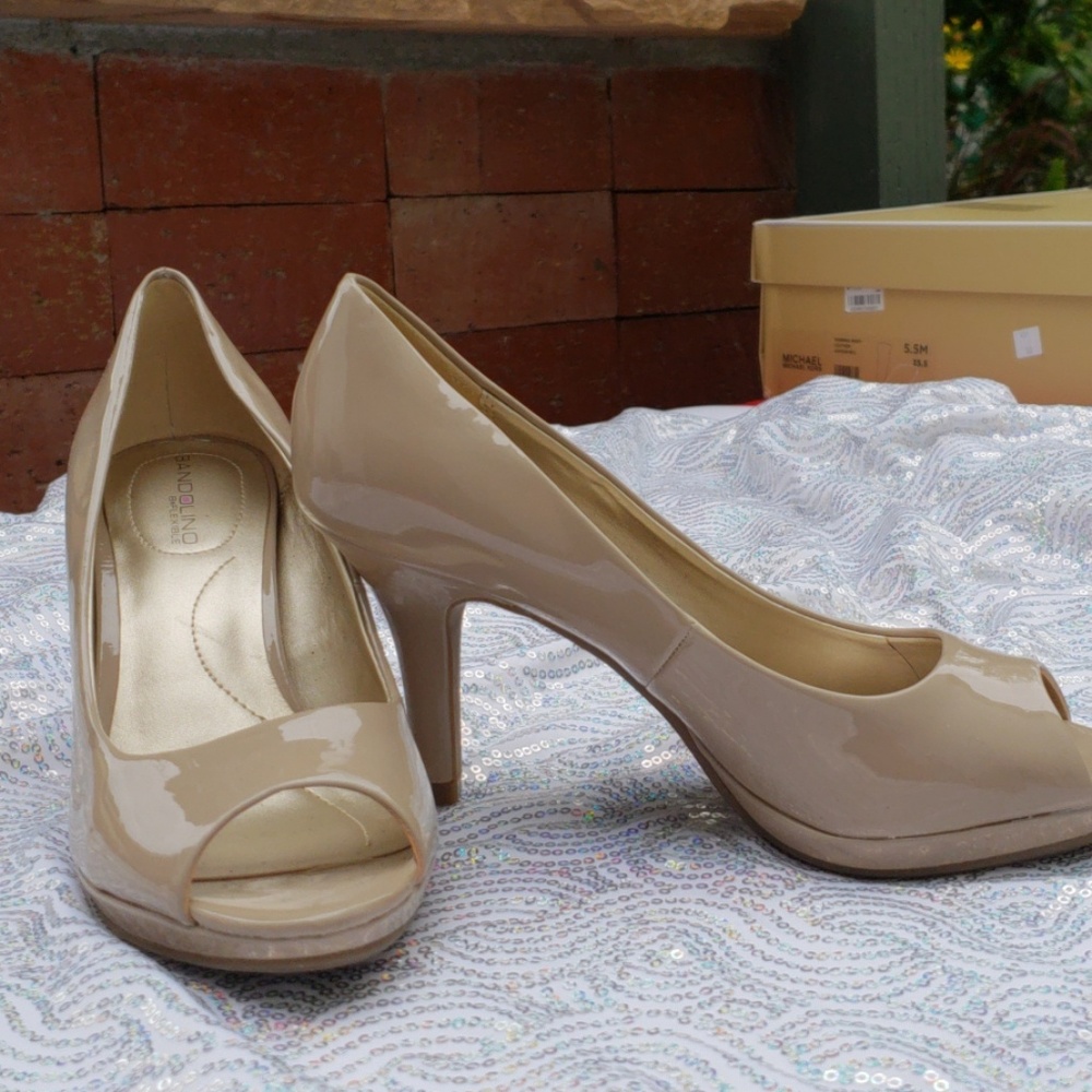 Beige Bandolino pump